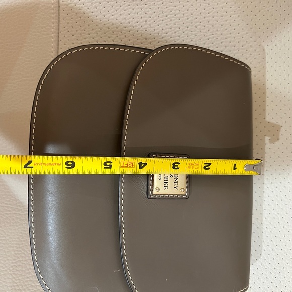 Dooney and Bourke crossbody - Picture 6 of 6